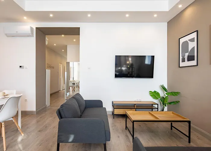 Alma - Sunny Three Bedroom Appartement *