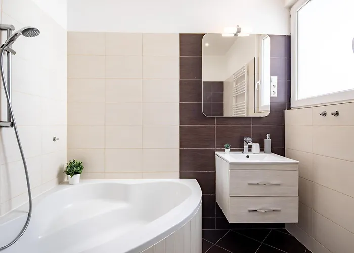 Alma - Sunny Three Bedroom Boedapest