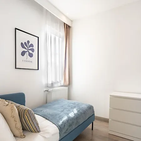 Alma - Sunny Three Bedroom Lägenhet