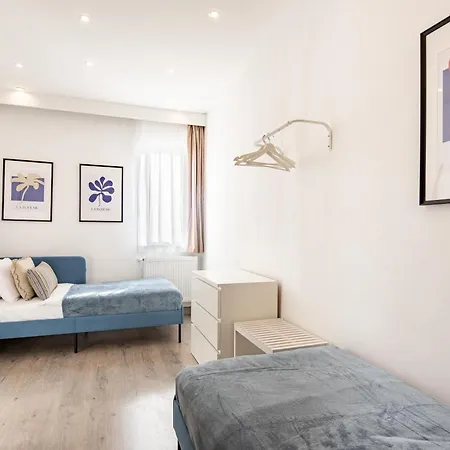 Alma - Sunny Three Bedroom Lägenhet *