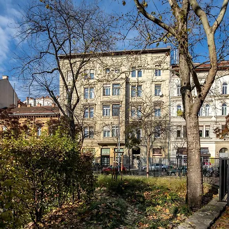 Apartment Sunny Three Bedroom *