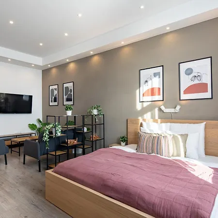 Sunny Three Bedroom Apartment Budapest