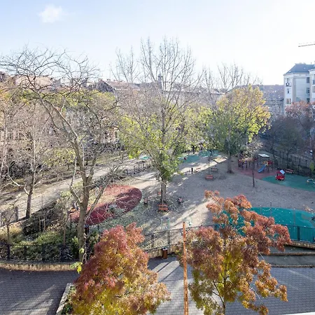 Apartment Sunny Three Bedroom Budapest