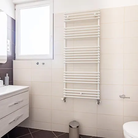 Alma - Sunny Three Bedroom