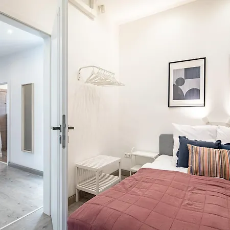 Alma - Sunny Three Bedroom Lägenhet