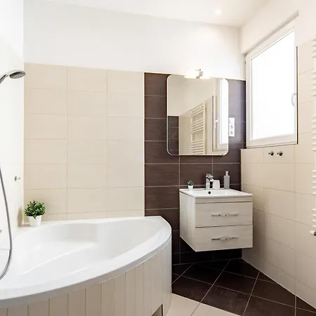 Apartment Sunny Three Bedroom Budapest