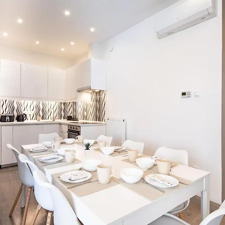 Alma - Sunny Three Bedroom *