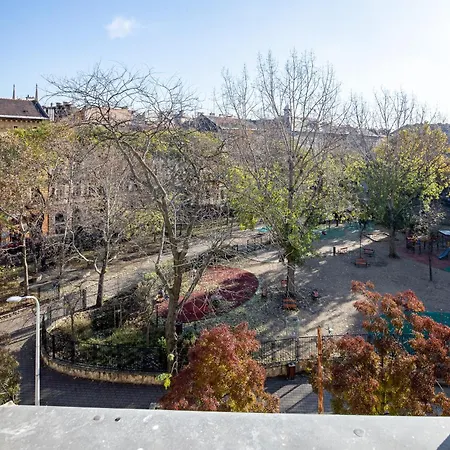 Alma - Sunny Three Bedroom