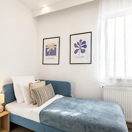 Alma - Sunny Three Bedroom *