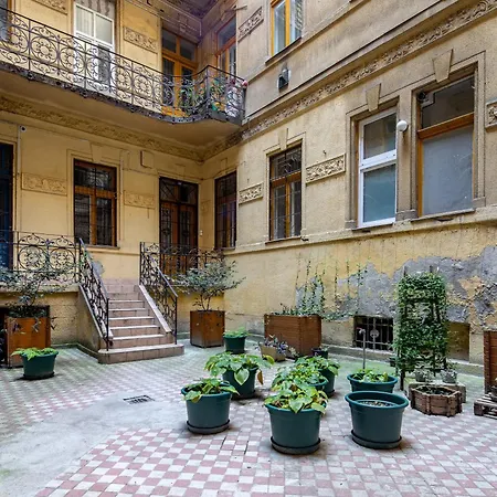 Apartment Sunny Three Bedroom *