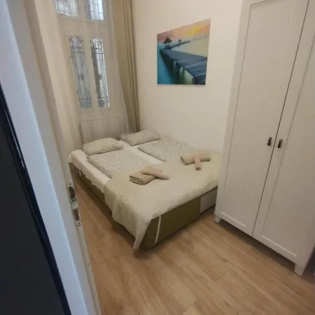 Alma - Sunny Three Bedroom *
