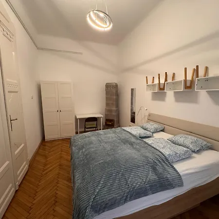 Alma - Sunny Three Bedroom شقة