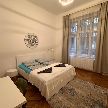 Alma - Sunny Three Bedroom *