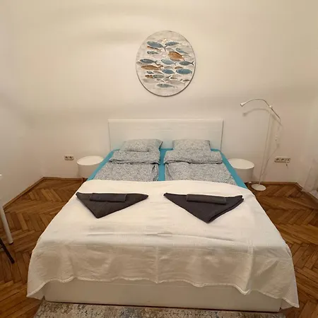 Alma - Sunny Three Bedroom Budapest