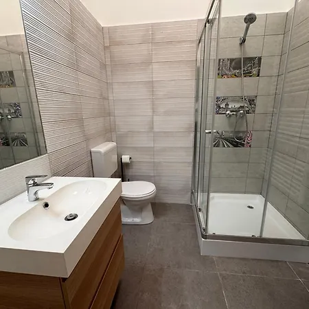 Alma - Sunny Three Bedroom شقة بودابست