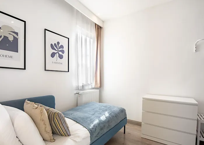 Alma - Sunny Three Bedroom Apartament