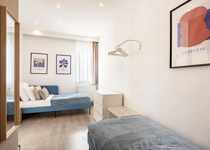 Alma - Sunny Three Bedroom 아파트 *