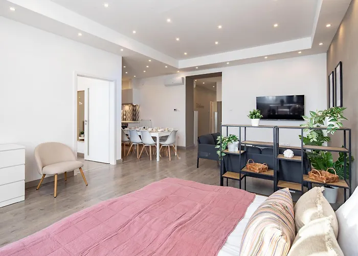 Alma - Sunny Three Bedroom Appartement *
