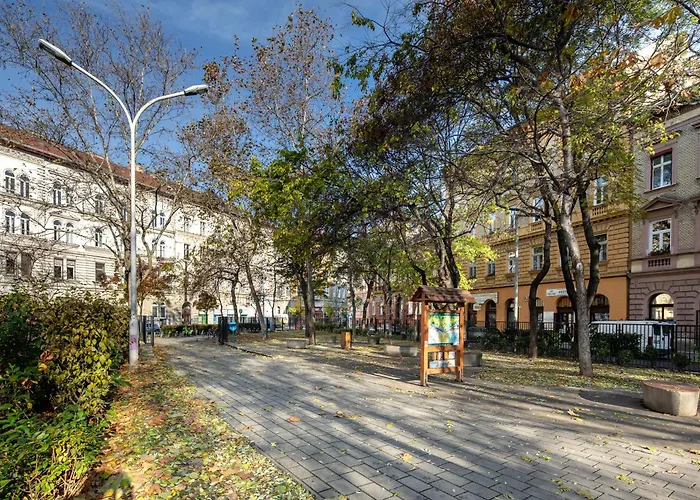 Alma - Sunny Three Bedroom Appartement *