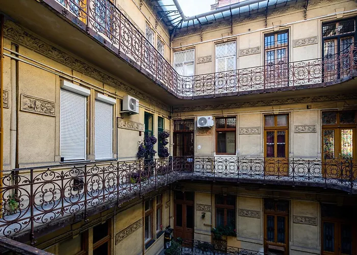 Alma - Sunny Three Bedroom Apartament *