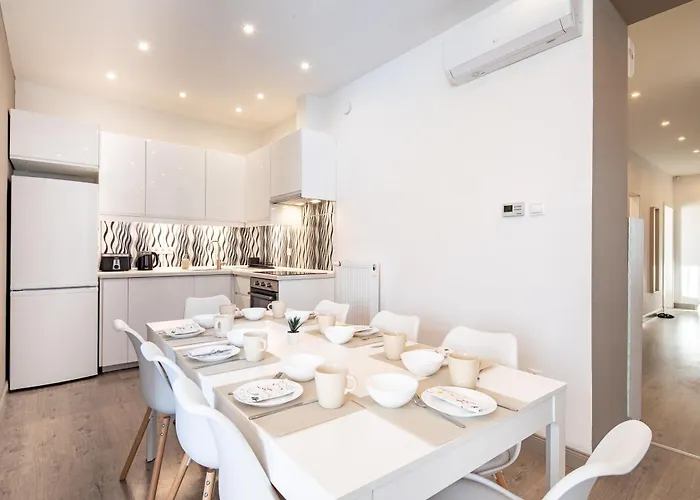 Alma - Sunny Three Bedroom *