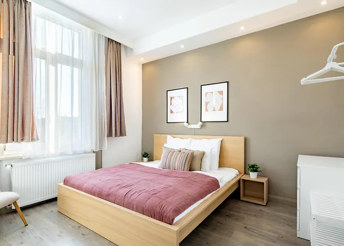 Alma - Sunny Three Bedroom Apartament *
