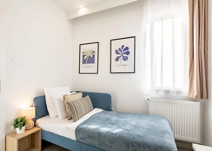Alma - Sunny Three Bedroom *