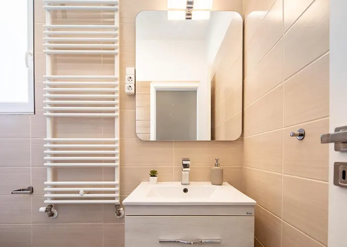 Alma - Sunny Three Bedroom
