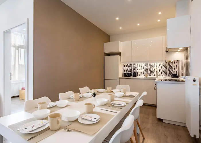 Alma - Sunny Three Bedroom Διαμέρισμα